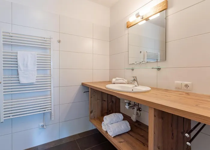 Miranda I * 滨湖采尔