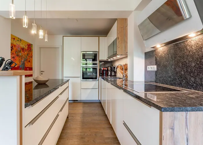 Miranda I * 滨湖采尔